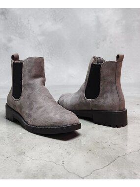 Gray Suede Chelsea Boots With Elastic Side Panels & Lug Sole Womens Size 6